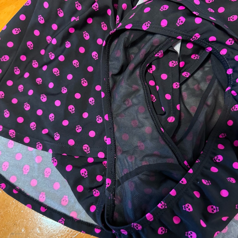 Torrid Black & Pink Skull Dot Print Peplum One Piece Swimwear Sz 1 Pin-up Goth - Picture 15 of 16